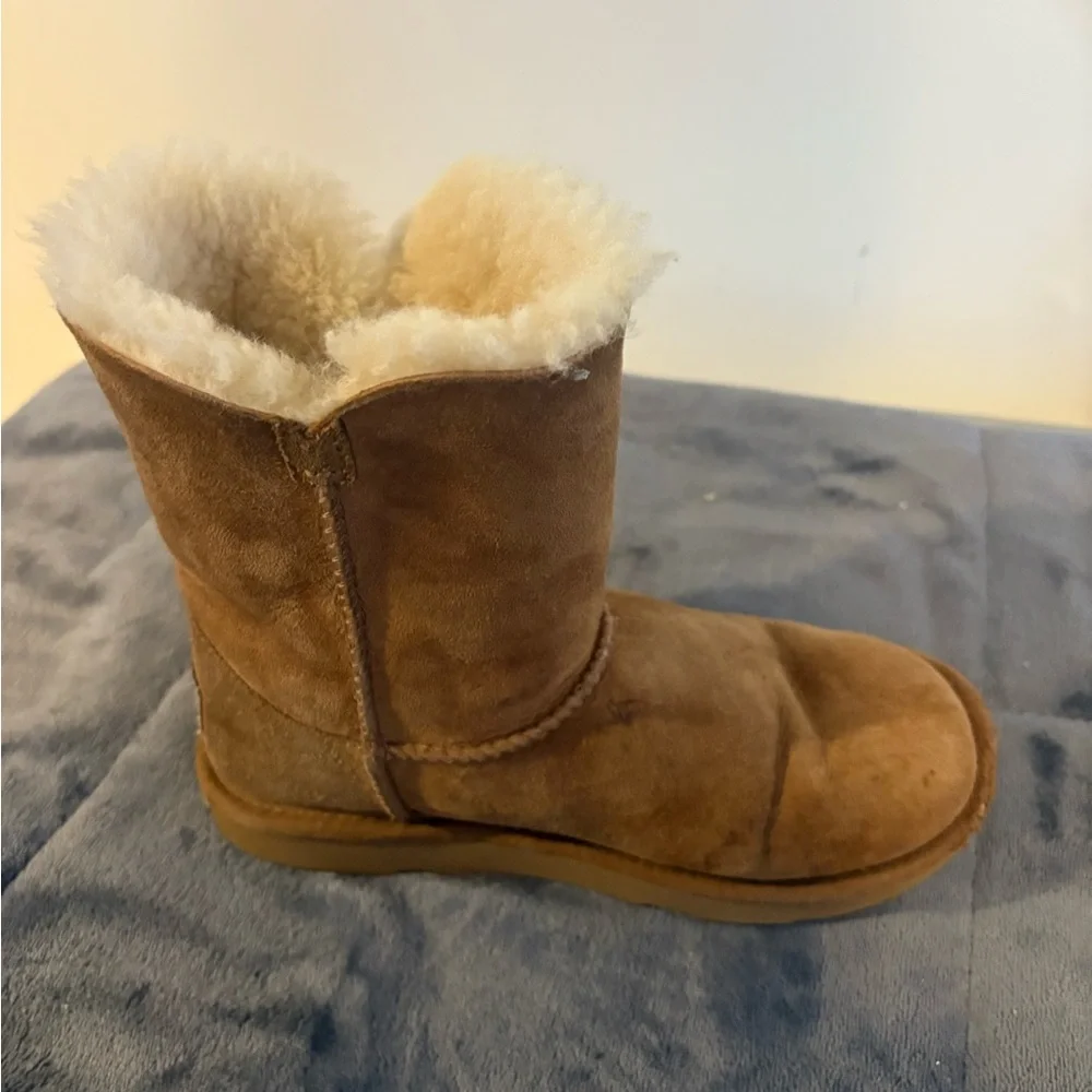 Girls Uggs Boots Size 3 - Picture 3 of 7